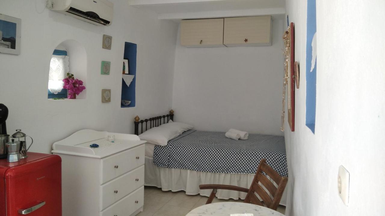 Traditional Renovated House In The Centre Of Anafi Zewnętrze zdjęcie